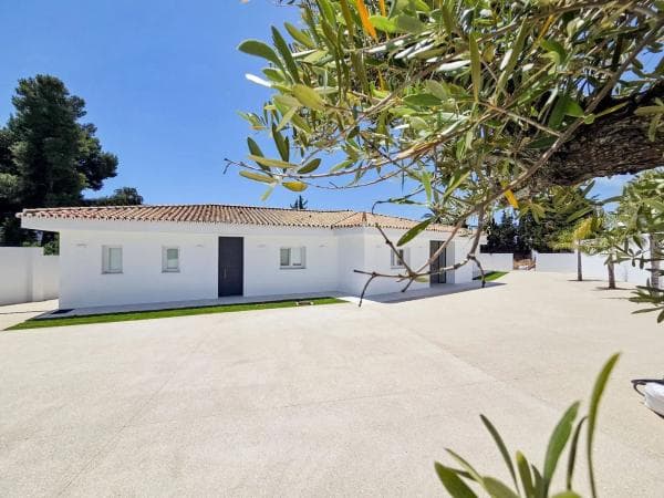 Independent chalet for sale in Paseo de los Jazmines, Marbella
thumbnail 1