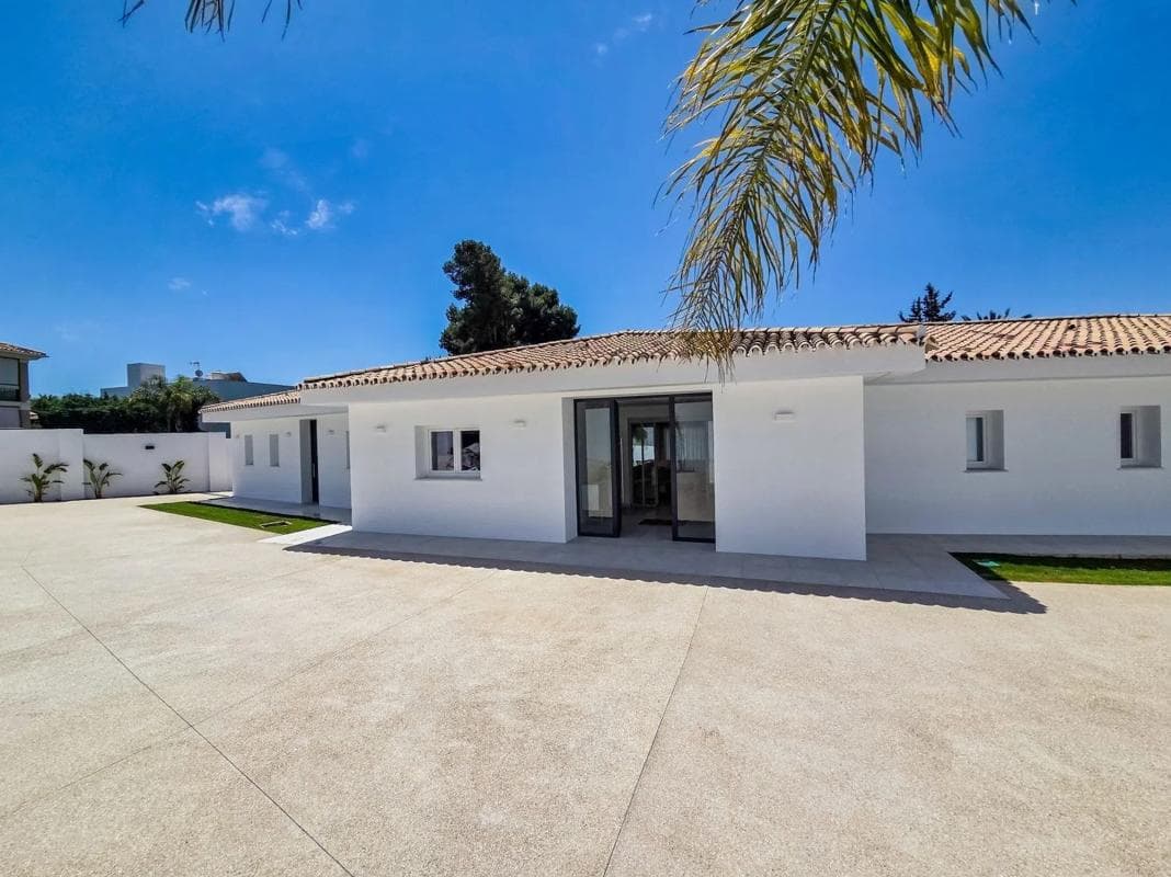 Sale of independent chalet in Paseo de los Jazmines, Marbella
photo 4