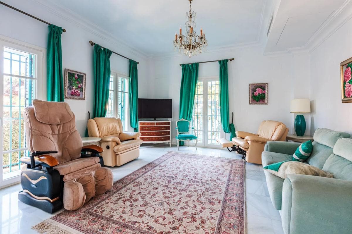 Sale of independent chalet in Barrio Huerta Belón-Calvario, Marbella
photo 3