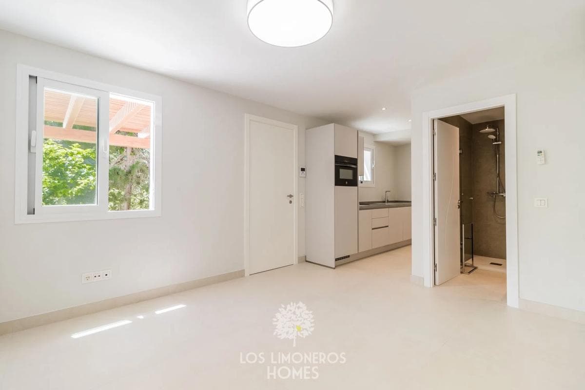 Sale of independent chalet in Calle Hermanos Belón Lima, Marbella
photo 4