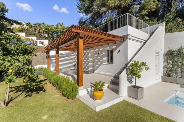 Independent chalet for sale in Calle Hermanos Belón Lima, Marbella
thumbnail 1