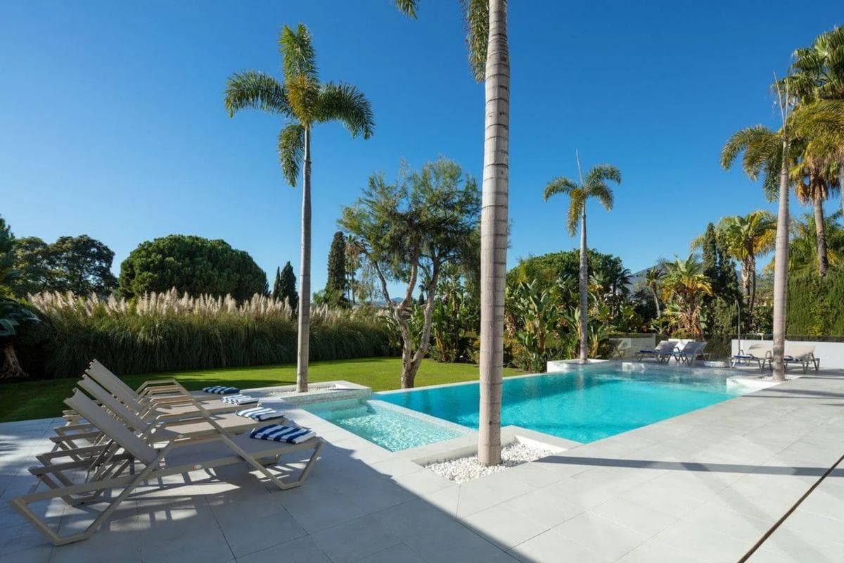 Sale of independent chalet in Barrio Casco Antiguo, Marbella
photo 4