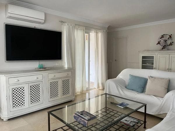 Piso en venta en Calle de Ramón Gómez de la Serna, 19, Marbella
thumbnail 1