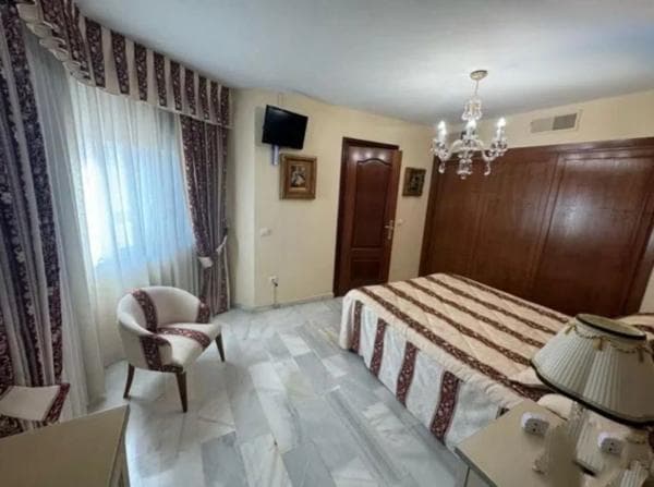 Piso en venta en Calle Camilo José Cela, Marbella
photo 1