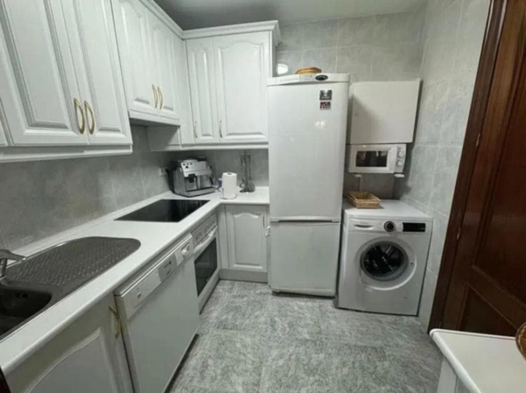 Venta de piso en Calle Camilo José Cela, Marbella
photo 2