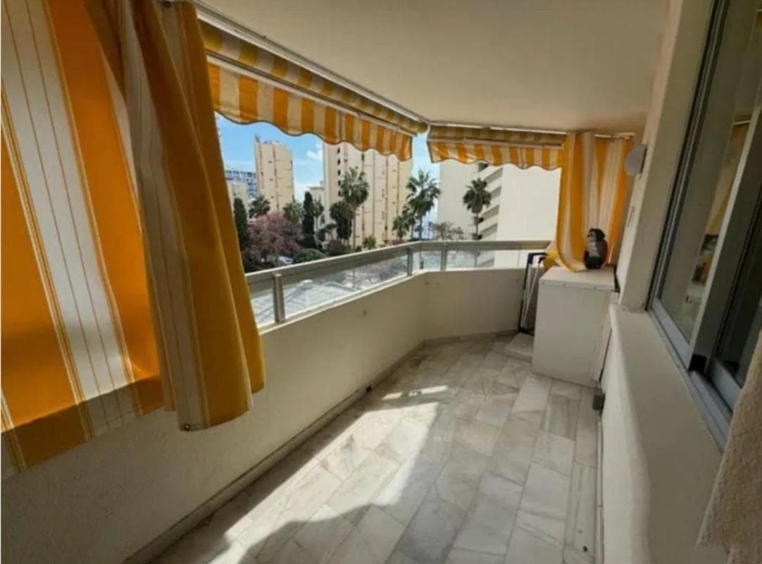 Venta de piso en Calle Camilo José Cela, Marbella
photo 3