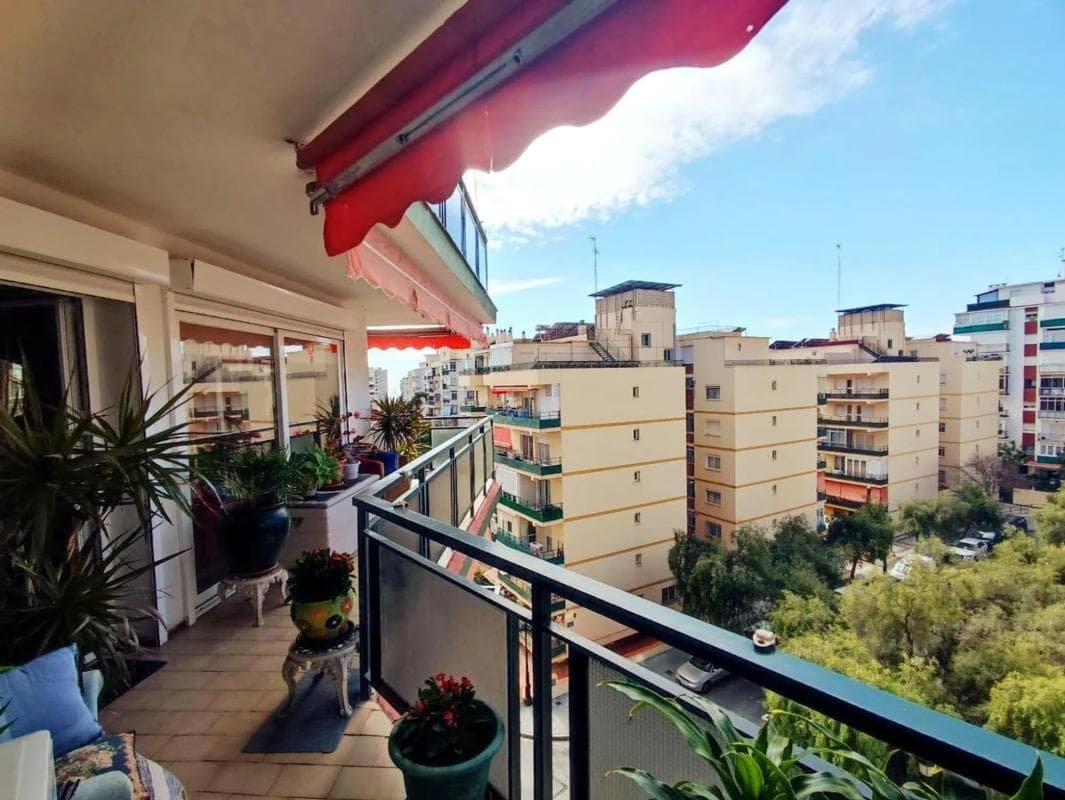 Продажа квартиры на Calle Hermanos Salom, Марбелла
photo 2
