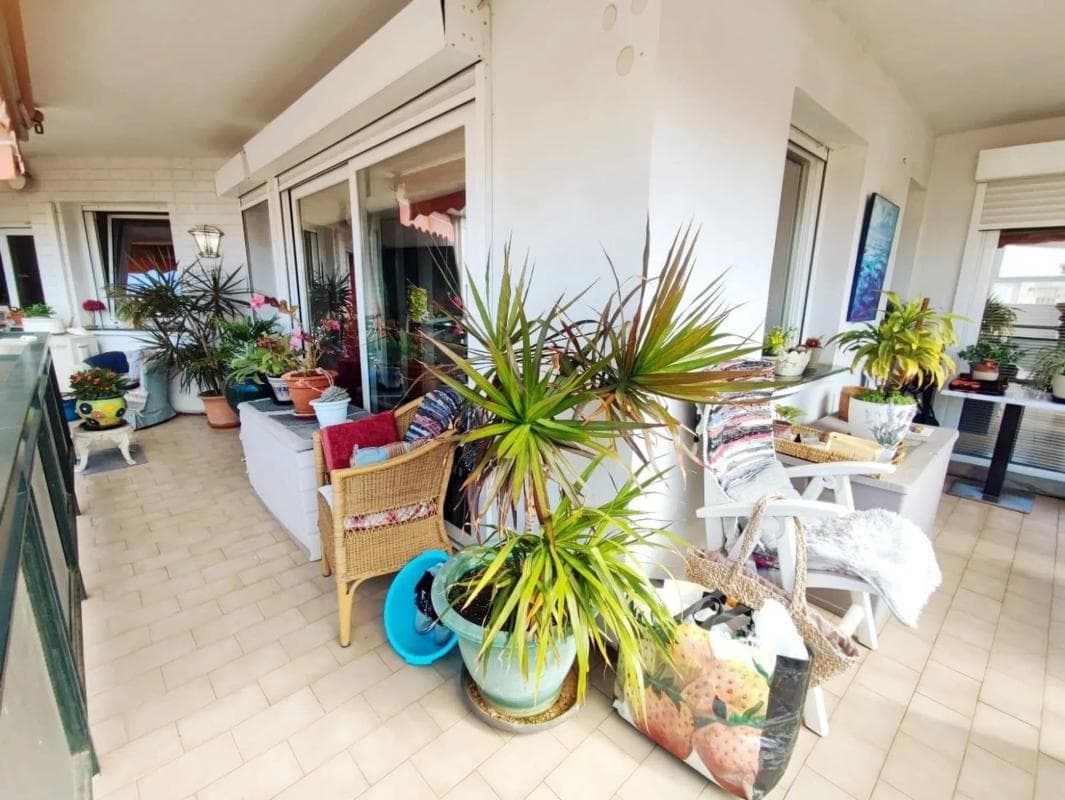 Продажа квартиры на Calle Hermanos Salom, Марбелла
photo 3