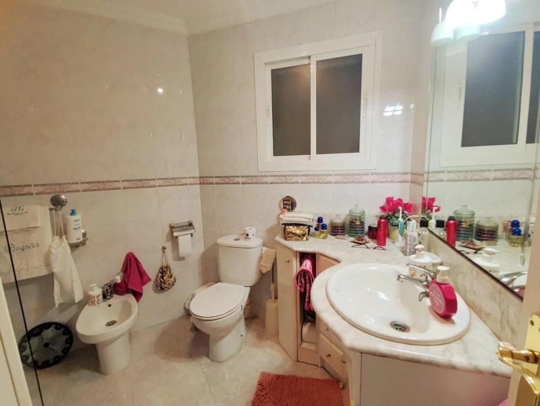Продажа квартиры на Calle Hermanos Salom, Марбелла
photo 4