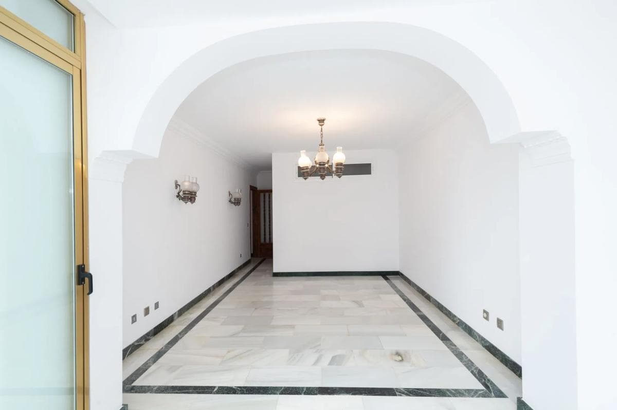 Sale of apartment in Barrio Playa Bajadilla-Puertos, Marbella
photo 2