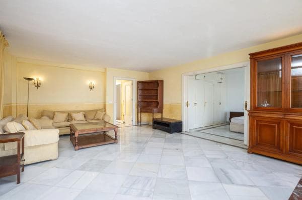 Piso en venta en Barrio Ricardo Soriano, Marbella
thumbnail 2