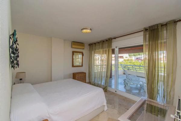 Piso en venta en Calle Camilo José Cela, Marbella
thumbnail 2