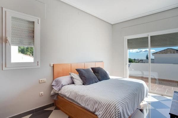 Independent chalet for sale in Urbanización la Cantera, Marbella
thumbnail 1