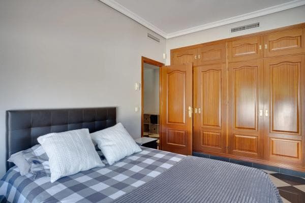 Independent chalet for sale in Urbanización la Cantera, Marbella
thumbnail 2