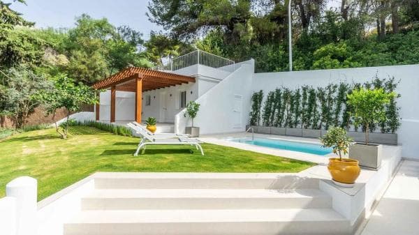 Independent chalet for sale in Calle Hermanos Belón Lima, Marbella
thumbnail 1