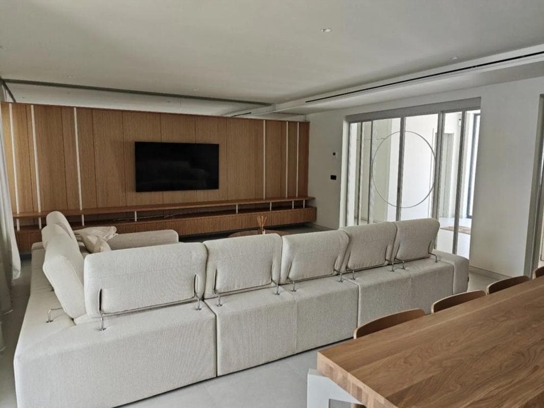 Sale of independent chalet in Barrio Valdeolletas-Las Cancelas-Xarblanca, Marbella
photo 4