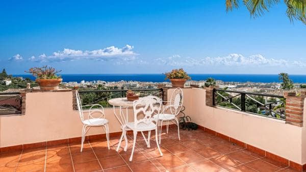 Independent chalet for sale in Calle Borgoña, Marbella
photo 1