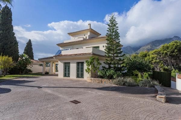 Independent chalet for sale in Calle Carmen Montiel, Marbella
photo 1