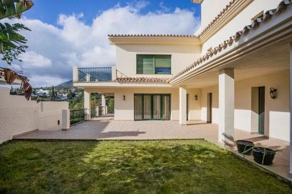 Independent chalet for sale in Calle Carmen Montiel, Marbella
thumbnail 2