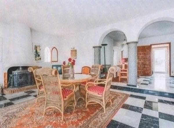 Independent chalet for sale in Barrio Valdeolletas-Las Cancelas-Xarblanca, Marbella
thumbnail 2