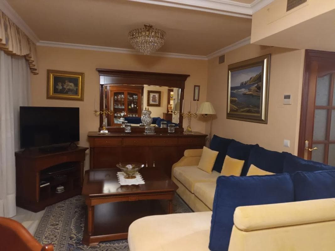 Venta de piso en Calle Camilo José Cela, 12, Marbella
photo 2