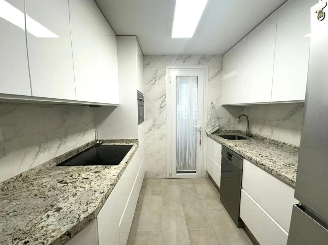 Venta de piso en Calle Azorín, Marbella
photo 4