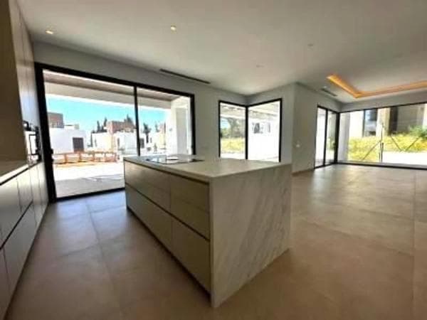Independent chalet for sale in Plaza Vigil de Quiñones, Marbella
thumbnail 1