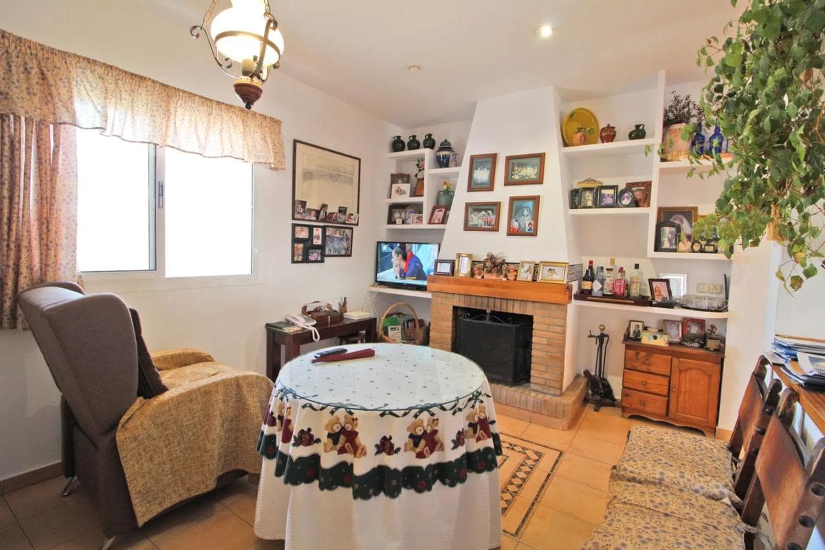 Sale of independent chalet in Barrio La Patera, Marbella
photo 2