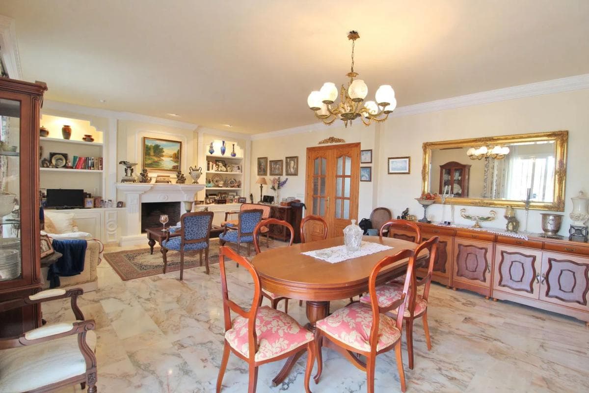 Sale of independent chalet in Barrio La Patera, Marbella
photo 3