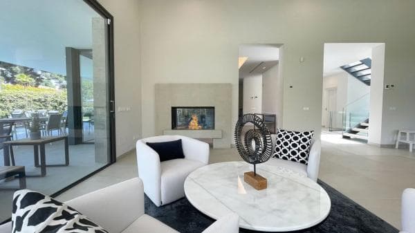 Independent chalet for sale in Barrio La Carolina-Guadalpín, Marbella
thumbnail 1