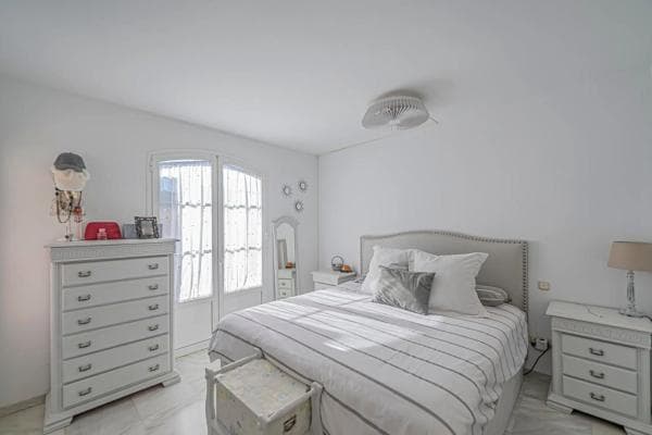 Chalet adosado en venta en Avenida de Ceuta , Marbella thumbnail 1