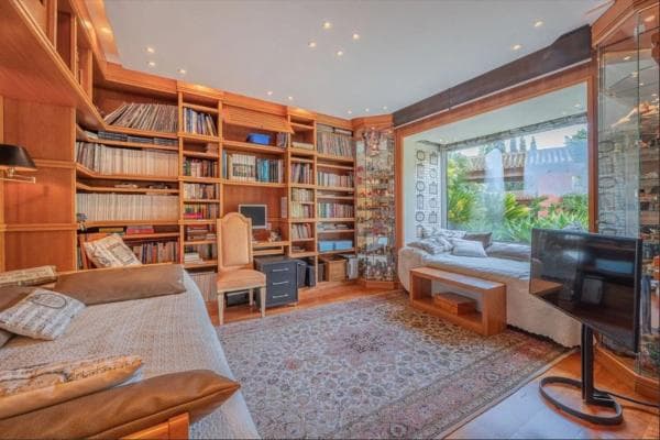Independent chalet for sale in Calle Casares, Marbella
thumbnail 1