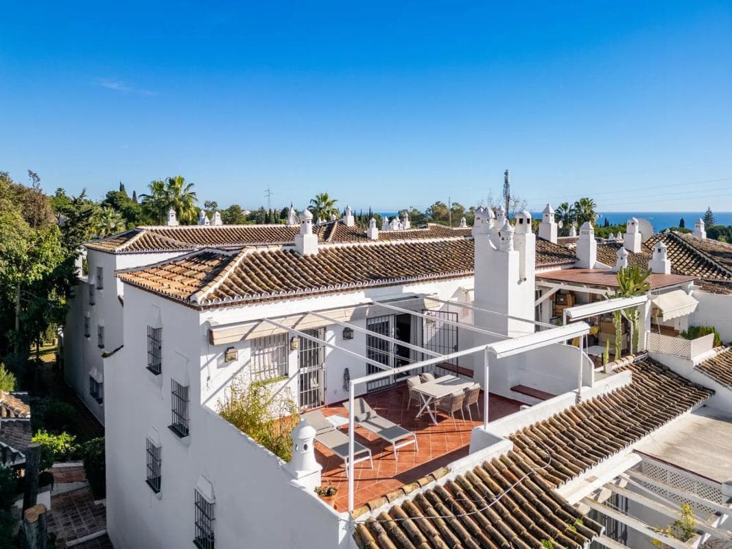 Venta de duplex en CL GEODA-ARROYO PIEDRAS, Marbella photo 4