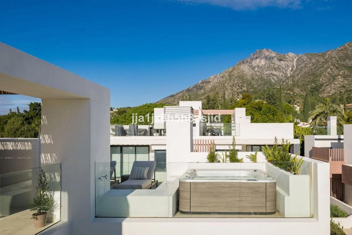 Sprzedaż szeregowego domku w Barrio Sierra Blanca , Marbella photo 2