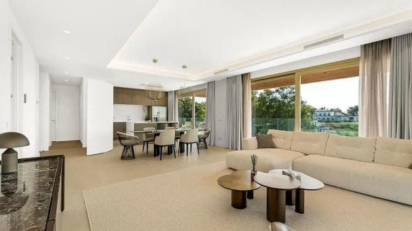 Ático en venta en Urbanización Lomas de Río Verde, 2, Marbella thumbnail 1