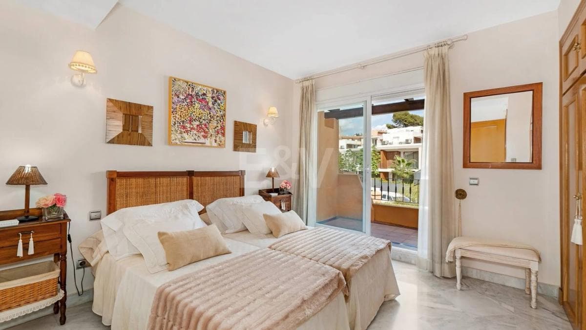 Venta de chalet adosado en Calle Cerquilla de Nagûeles , Marbella photo 2