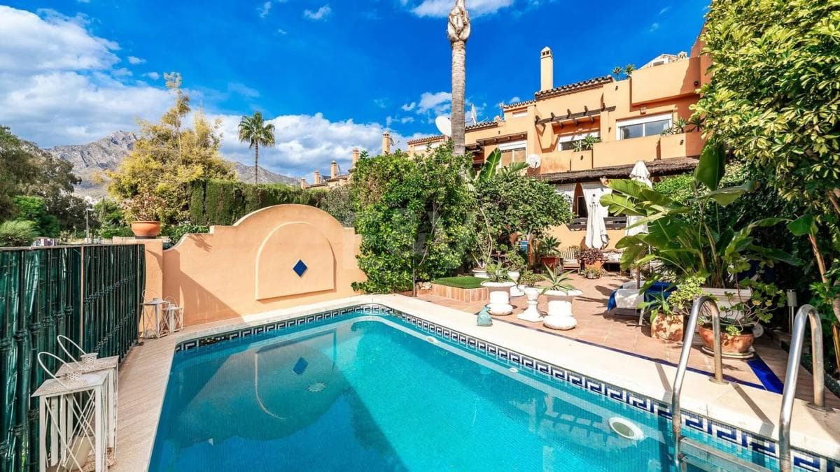 Venta de chalet adosado en Calle Cerquilla de Nagûeles , Marbella photo 3