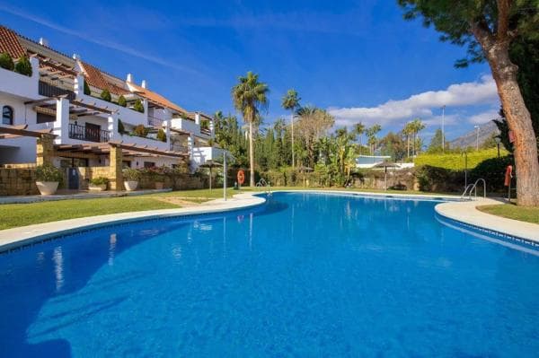 Ático en venta en Calle Sierra Bermeja, 4, Marbella thumbnail 1