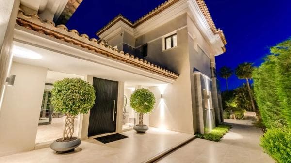 Independent chalet for sale in Barrio Sierra Blanca, Marbella
thumbnail 1