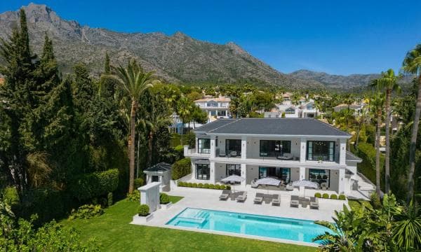 Independent chalet for sale in Barrio Sierra Blanca, Marbella
photo 1