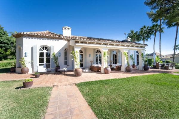 Independent chalet for sale in Urbanizacion Altos Reales, 7, Marbella
thumbnail 2