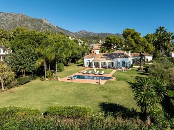 Independent chalet for sale in Urbanizacion Altos Reales, Marbella
thumbnail 2