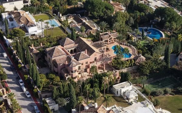 Independent chalet for sale in Lugar Urbanizacion Sierra Blanca, Marbella
photo 1
