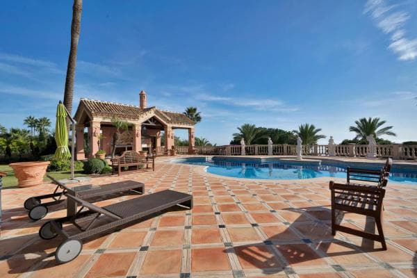 Independent chalet for sale in Lugar Urbanizacion Sierra Blanca, Marbella
thumbnail 1