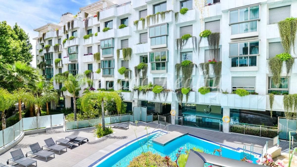 Sprzedaż mieszkania w Lugar Urbanizacion el Capricho, Marbella
photo 2
