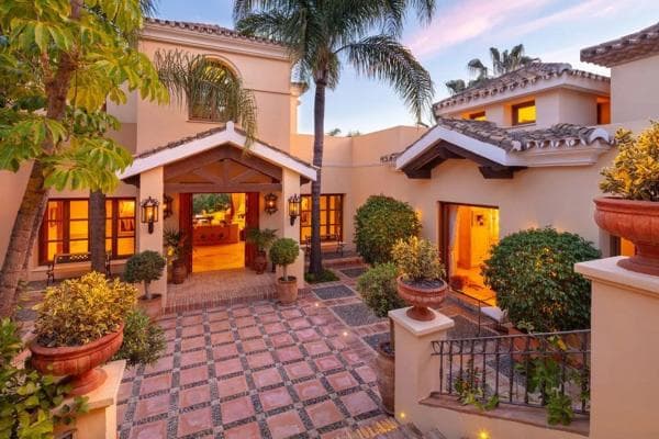 Independent chalet for sale in Barrio Lomas de Marbella Club, Marbella
thumbnail 1