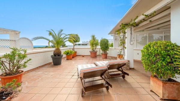 Ático en venta en Bulevar Príncipe Alfonso de Hohenlohe, Marbella photo 1