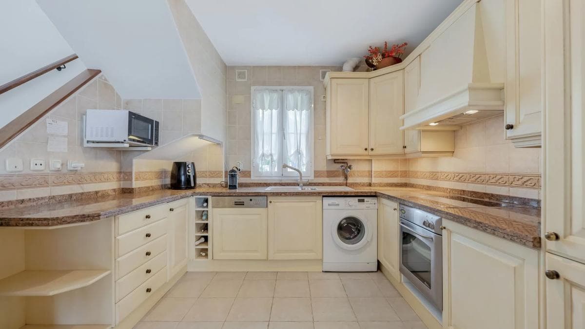 Venta de ático en Bulevar Príncipe Alfonso de Hohenlohe, Marbella photo 2