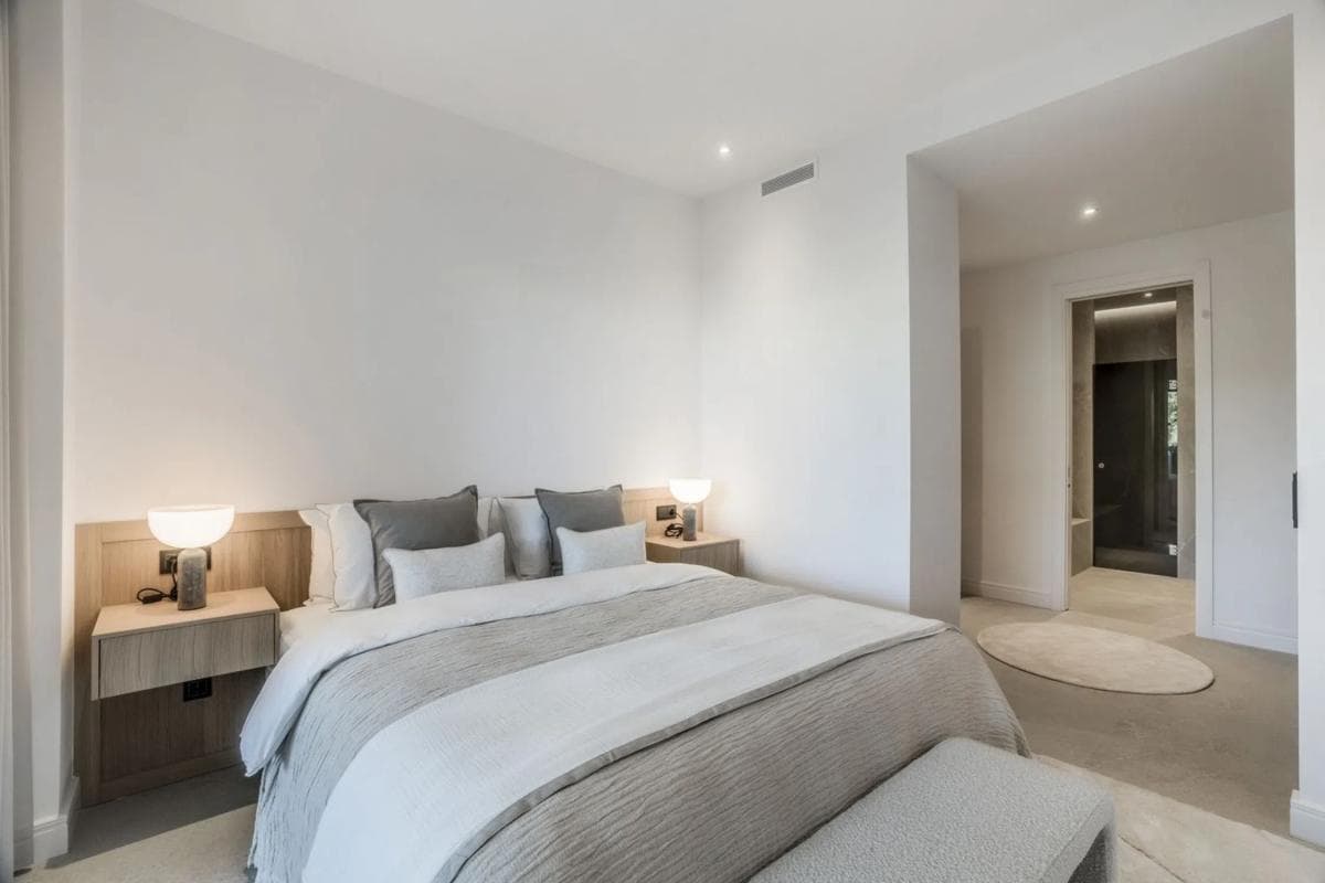 Sale of apartment in Barrio Sierra Blanca, Marbella
photo 3