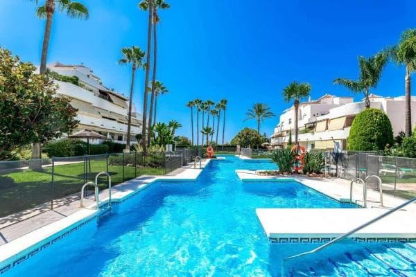 Ático en venta en Barrio Nagüeles, Marbella thumbnail 1